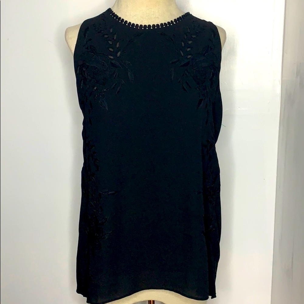 White House Black Market
FLORAL-EMBELLISHED TUNIC